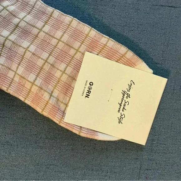Pink Plaid Socks, Women’s OS, NWT - Picture 2 of 4
